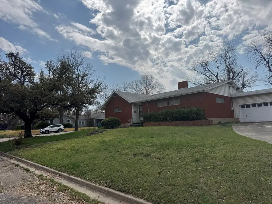 415 S Avenue O, Clifton, TX 76634 - #2