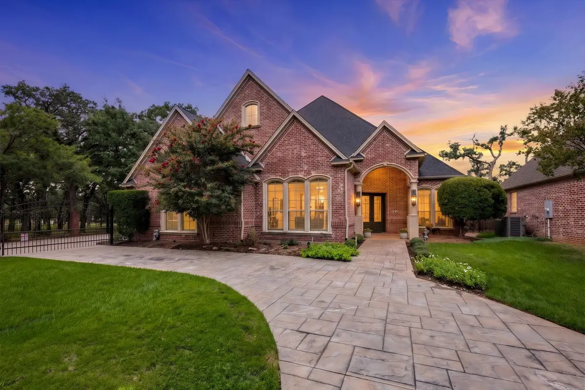 2726 Country Club Road, Pantego, TX 76013 - #1