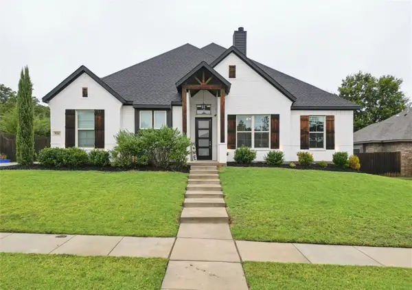 516 Woodland Drive, Azle, TX 76020