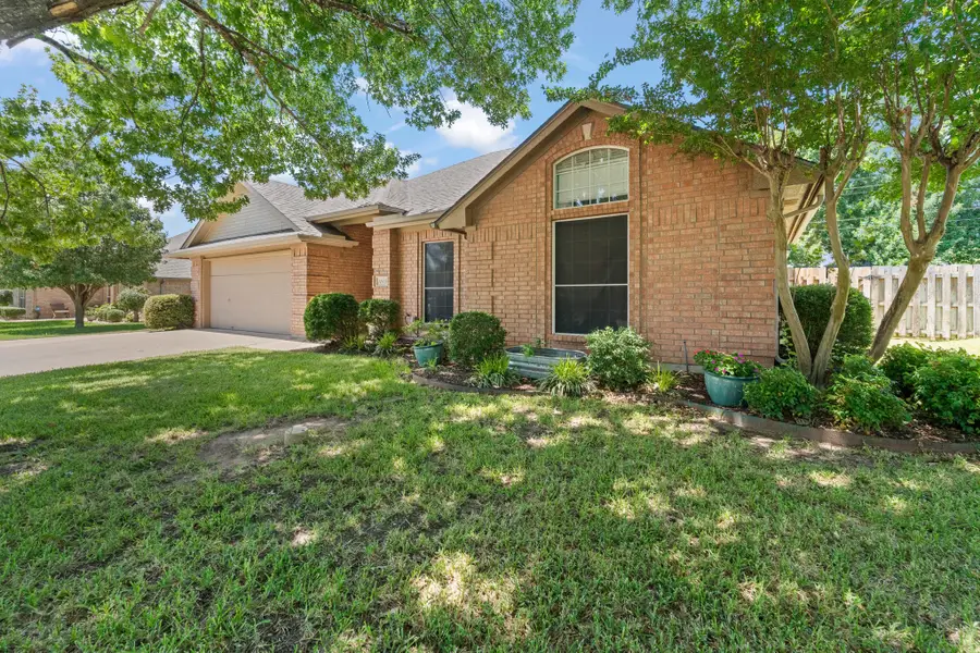 1618 Hyde Park Boulevard, Cleburne, TX 76033 - #2
