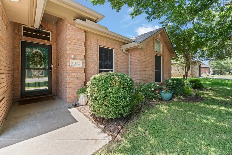 1618 Hyde Park Boulevard, Cleburne, TX 76033 - #3