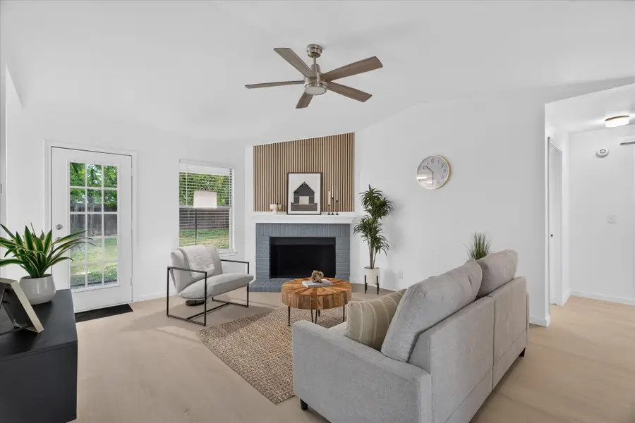 617 S Waxahachie Street, Mansfield, TX 76063 - #3