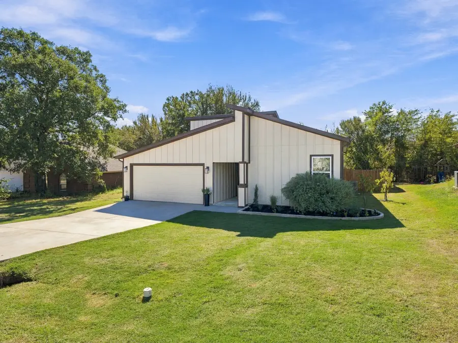 706 Port O Call Drive, Runaway Bay, TX 76426 - #2