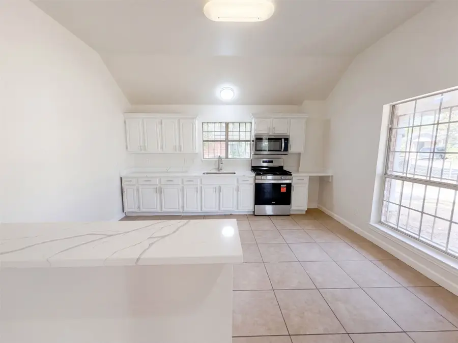 1322 E Waco Avenue, Dallas, TX 75216 - #2