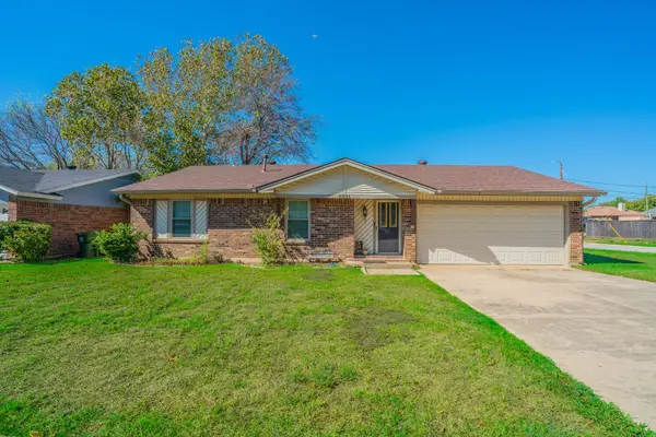 6941 Bennington Drive, Watauga, TX 76148