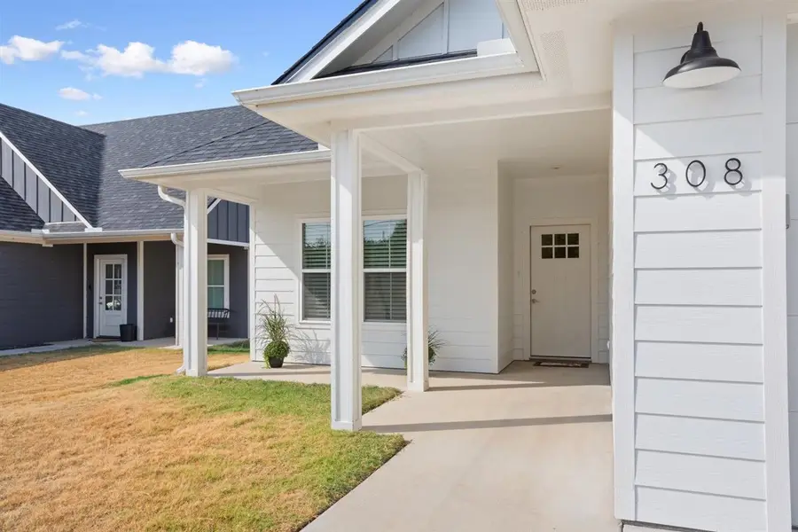 308 N Main Street, McGregor, TX 76657 - #3