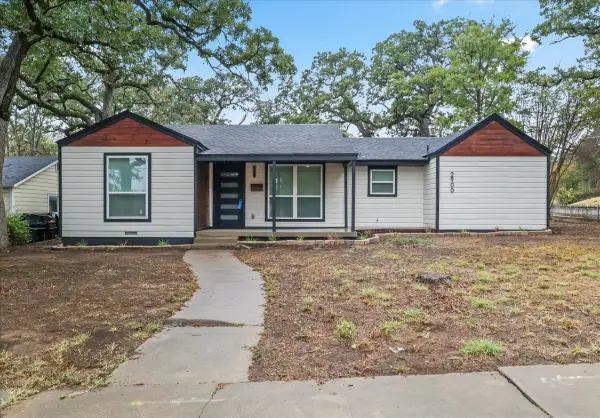2900 Hunter Street, Fort Worth, TX 76112