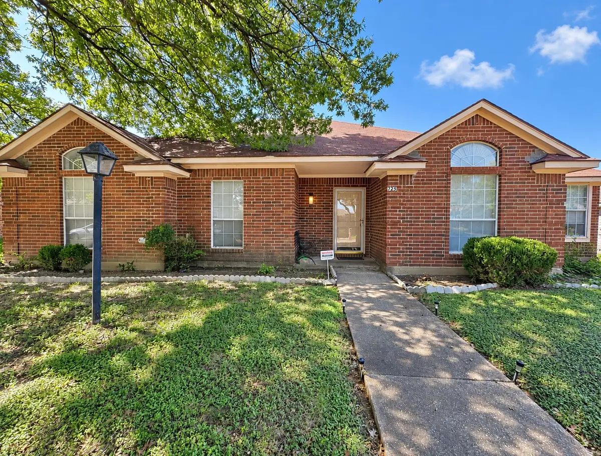 725 Andalusia Trail, Desoto, TX 75115 - #1