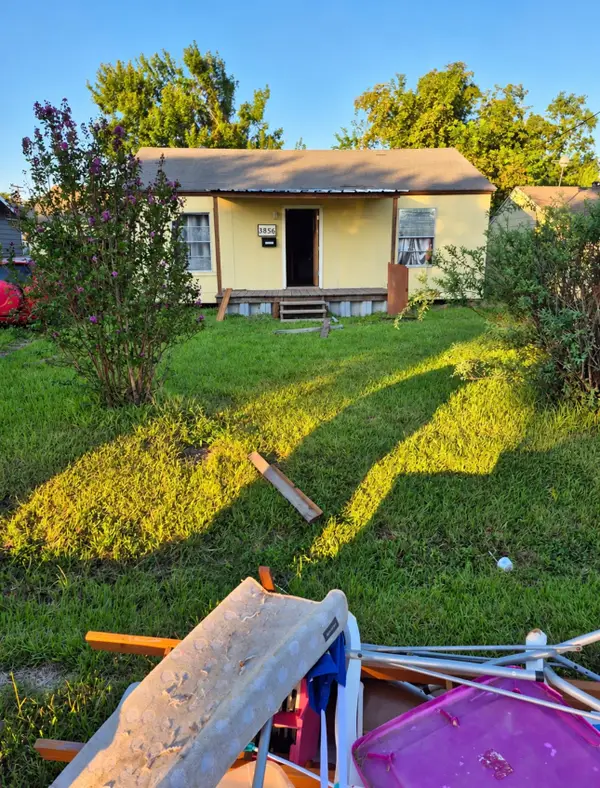 3856 Lincoln Avenue, Groves, TX 77619