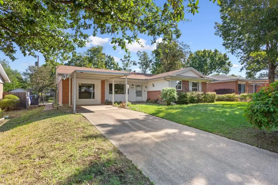 1319 Royal Oaks Drive, Waco, TX 76710 - #2