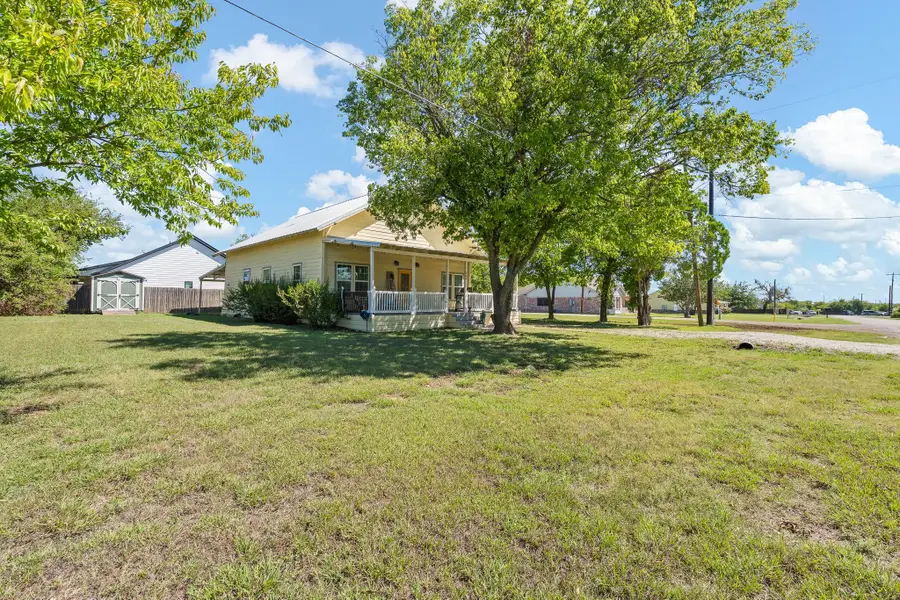 209 E Allen Avenue, Godley, TX 76044 - #2