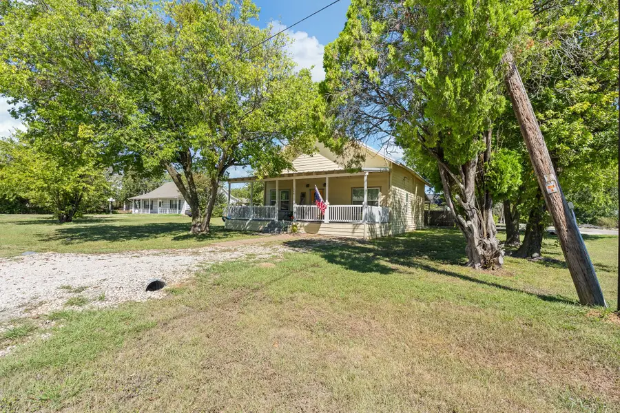 209 E Allen Avenue, Godley, TX 76044 - #3