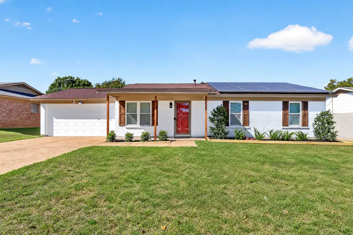 237 E Malone Avenue, Crowley, TX 76036 - #1