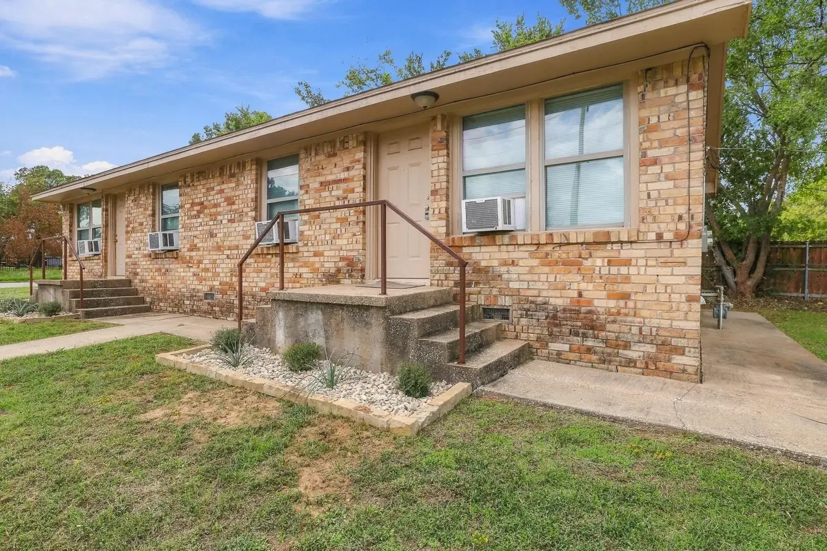 701 W Hull Street, Denison, TX 75020 - #1