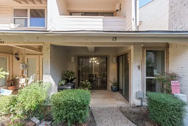 15 Oakbrook Drive, Lewisville, TX 75057
