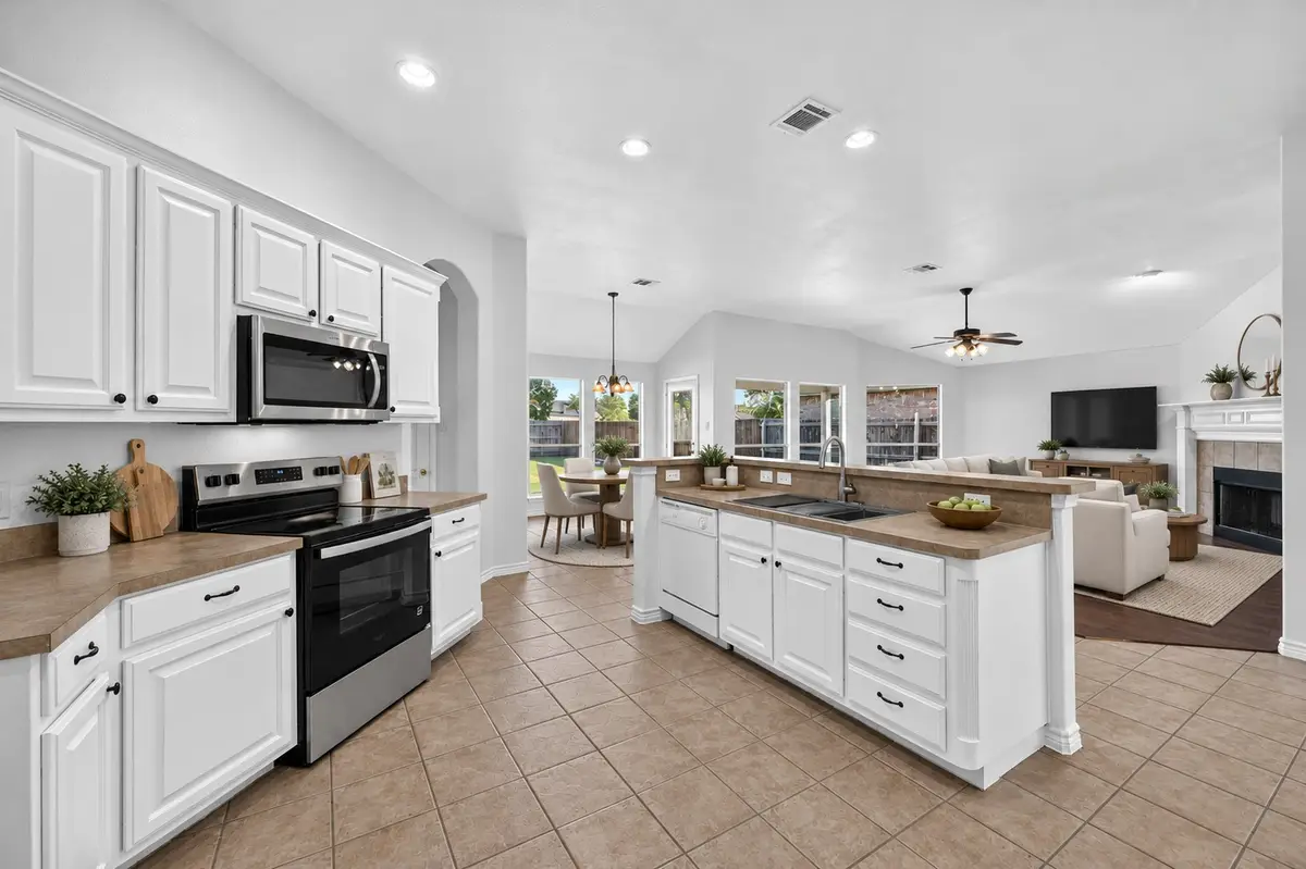 1311 Crest Glen Drive, Arlington, TX 76002 - #1