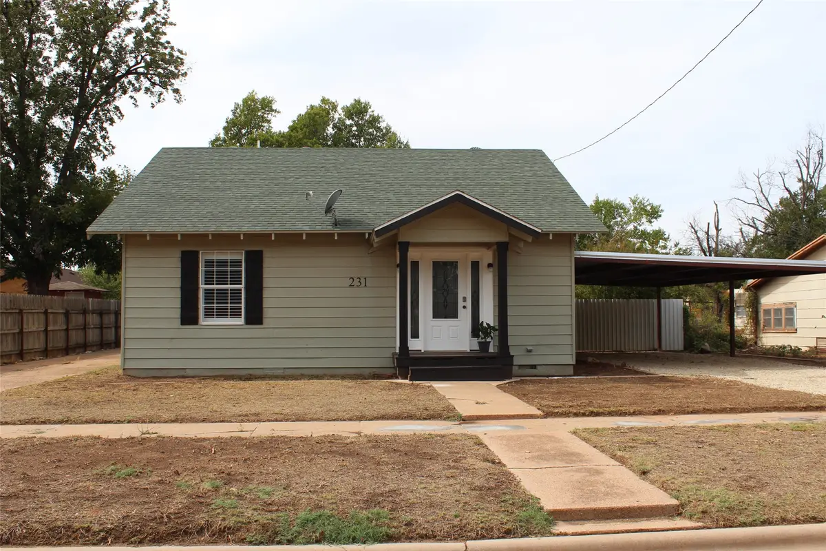231 N 5th Avenue, Munday, TX 76371 - #1