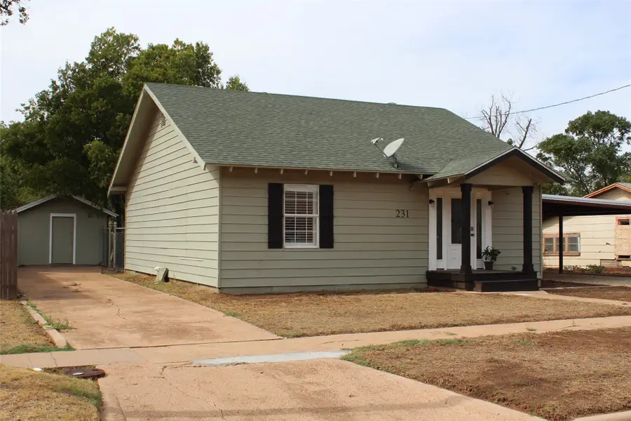 231 N 5th Avenue, Munday, TX 76371 - #2