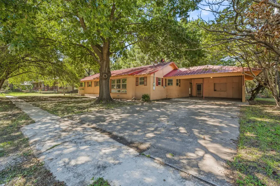 608 S Austin Street, De Leon, TX 76444 - #2