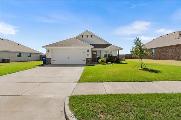106 Palamino Dr, Lindsay, TX 76250