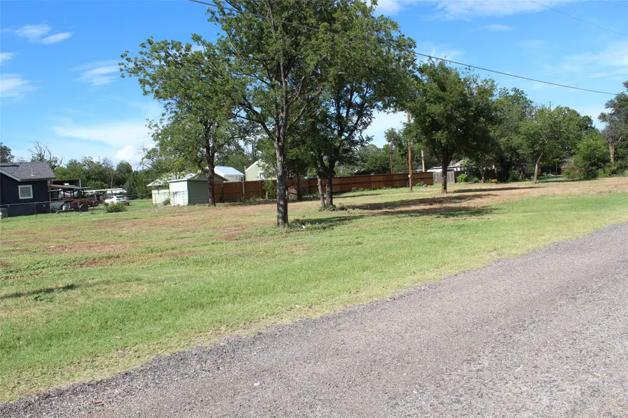 641 W C Street, Munday, TX 76371 - #2