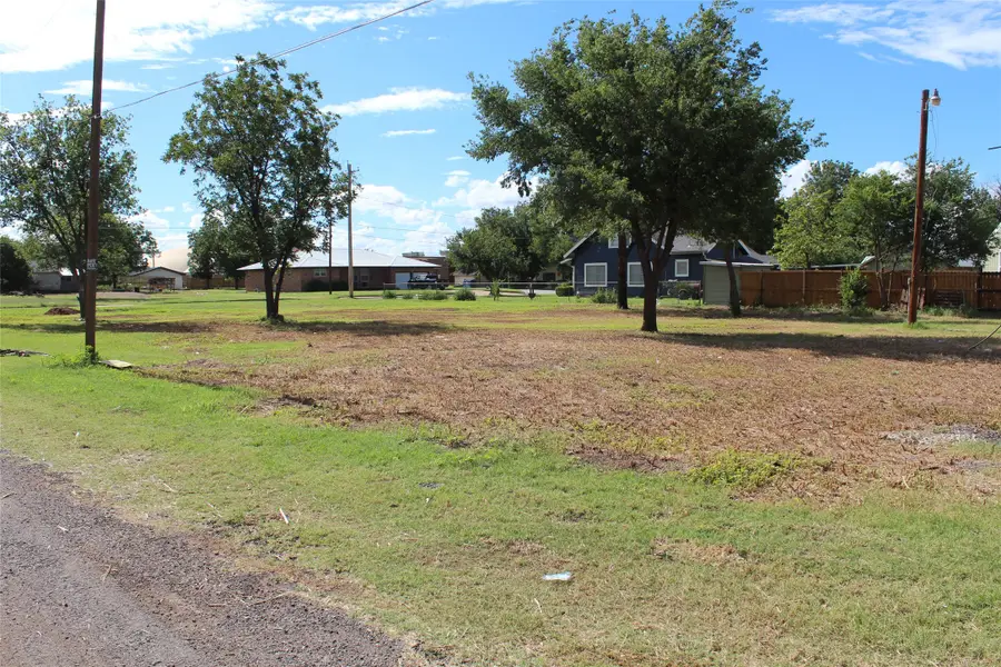 641 W C Street, Munday, TX 76371 - #3