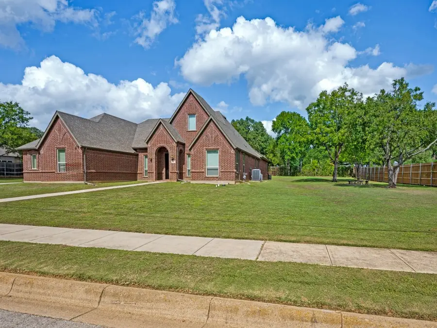 8301 Woods Lane, North Richland Hills, TX 76182 - #2