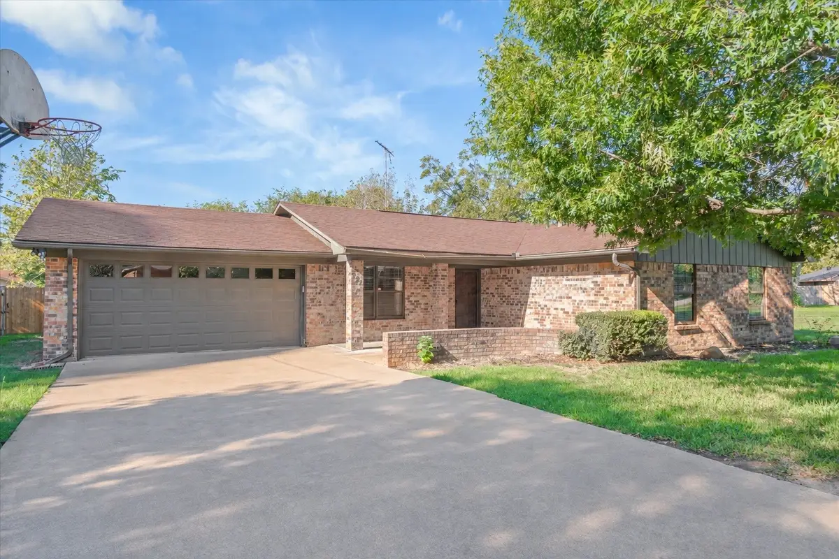 322 Juanita Avenue, Wills Point, TX 75169 - #1