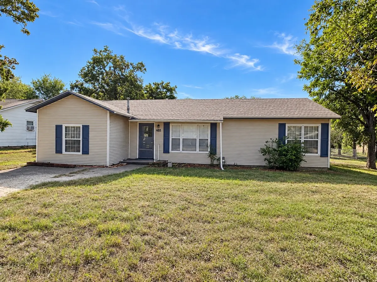512 E Charles Street, Riesel, TX 76682 - #1