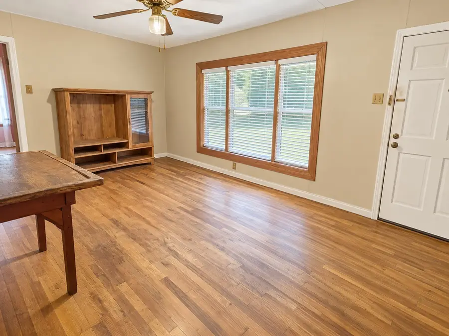 512 E Charles Street, Riesel, TX 76682 - #2