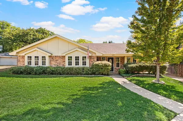 2724 Westridge Drive, Arlington, TX 76012