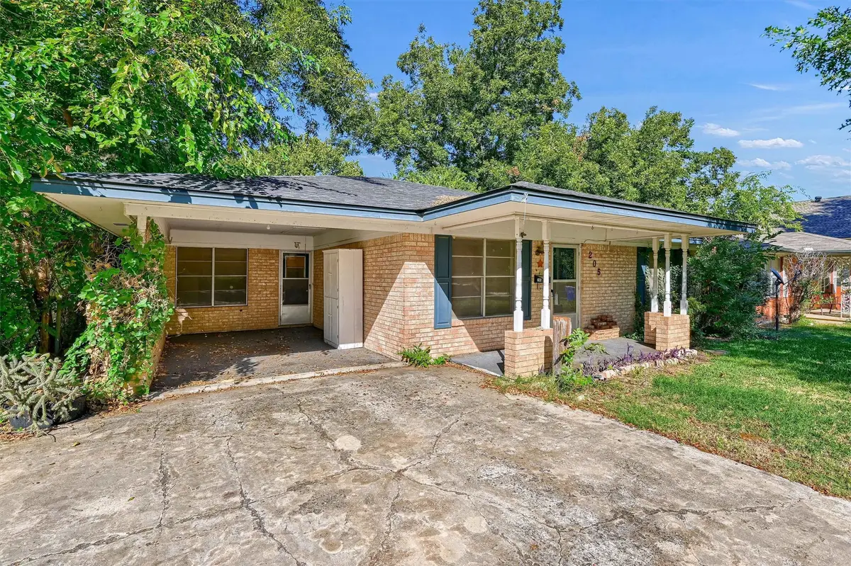 205 N Union Street, Whitesboro, TX 76273 - #1