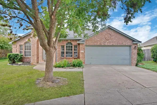 5776 Falcon Ridge Court, Haltom City, TX 76137