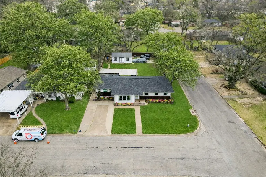 1401 N Highland Avenue, Sherman, TX 75092 - #2