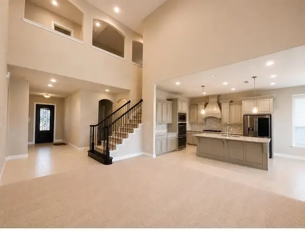 2818 Twin Ridge Drive, Arlington, TX 76001