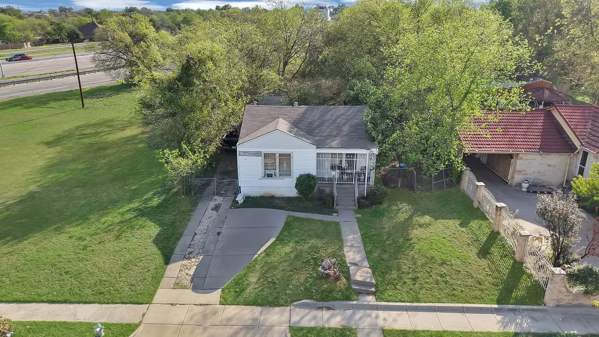 2813 S Wesleyan Drive, Fort Worth, TX 76105 - #1
