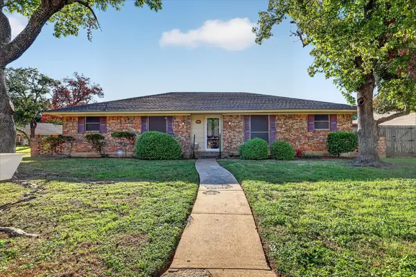 1818 Lakemont Court, Arlington, TX 76013