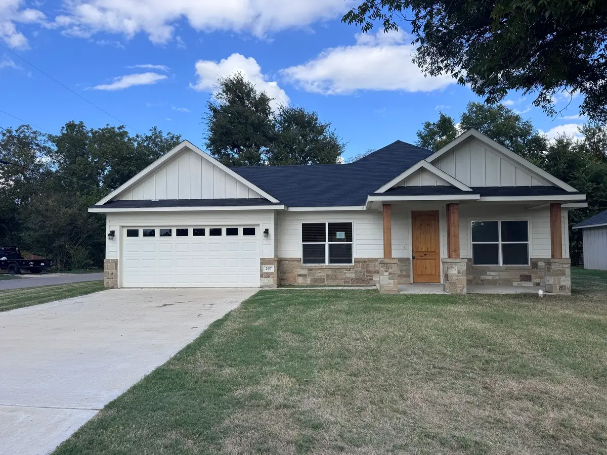 207 S Washington Street, Cleburne, TX 76031 - #1