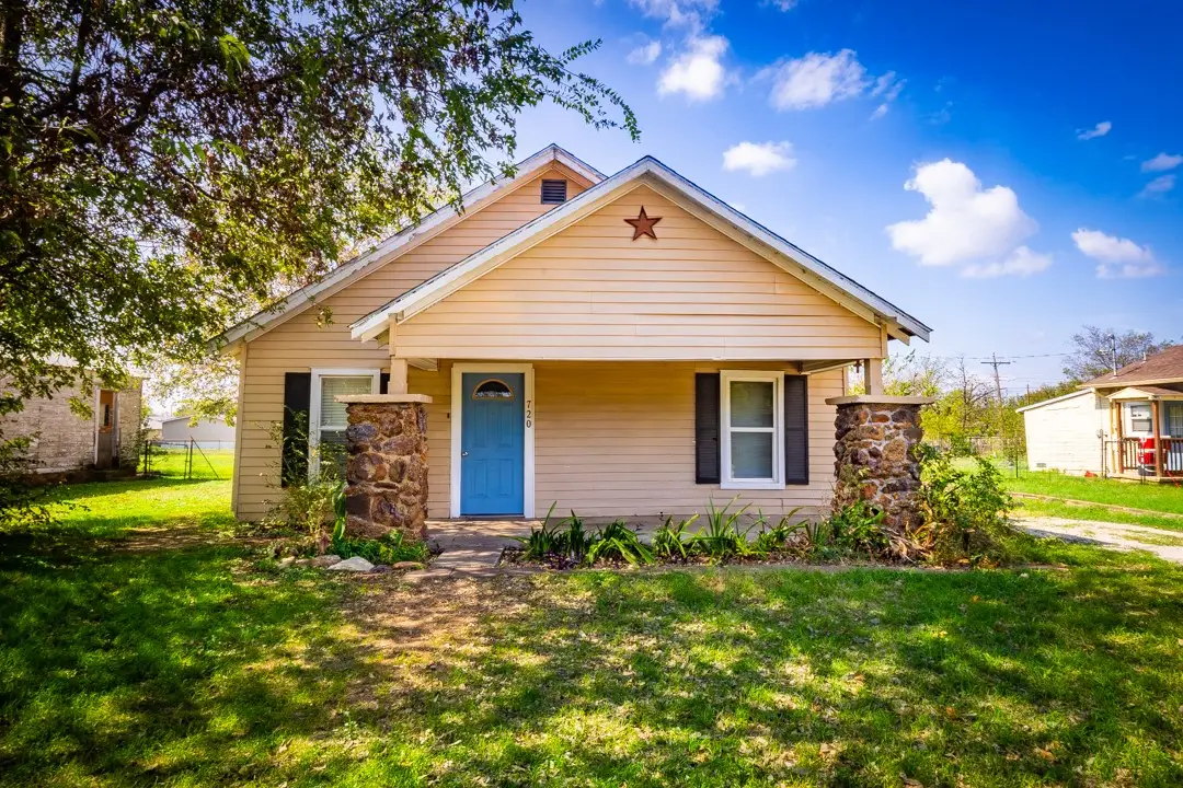 720 Texas Street, Graham, TX 76450 - #1