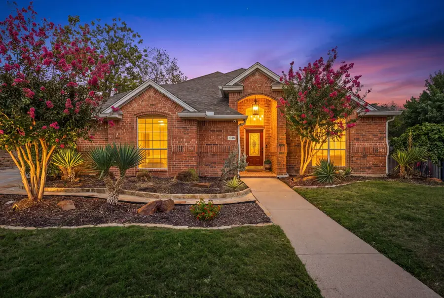 7613 Woodhaven Drive, North Richland Hills, TX 76182 - #2