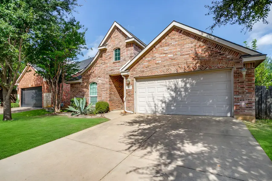 637 Brooks Street, Crowley, TX 76036 - #3