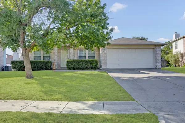 729 Raven Drive, Saginaw, TX 76131