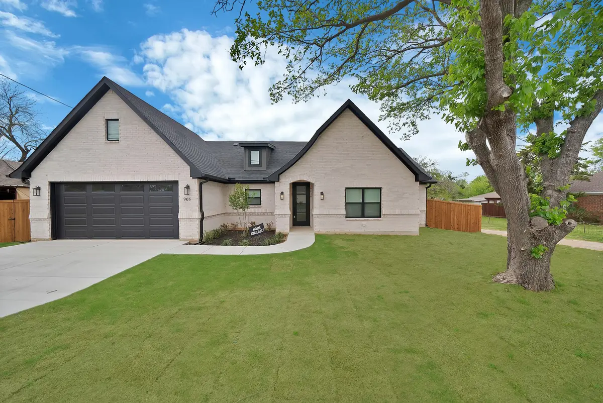 905 N Trinity Street, Decatur, TX 76234 - #1