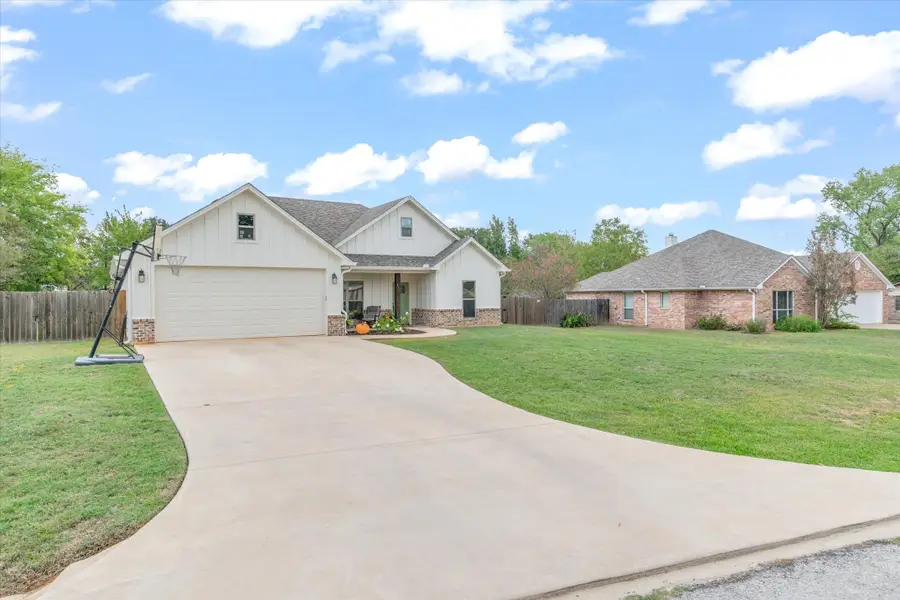 211 E Nevada Street, Van, TX 75790 - #2