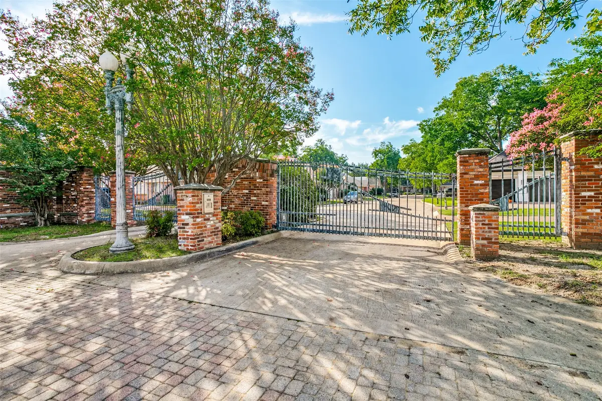 1010 Village Green Court, Arlington, TX 76012 - #1