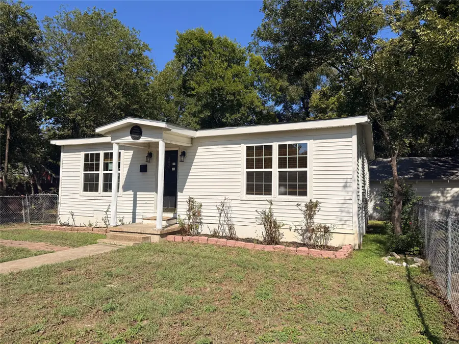302 N Thompson Street, Hillsboro, TX 76645 - #2