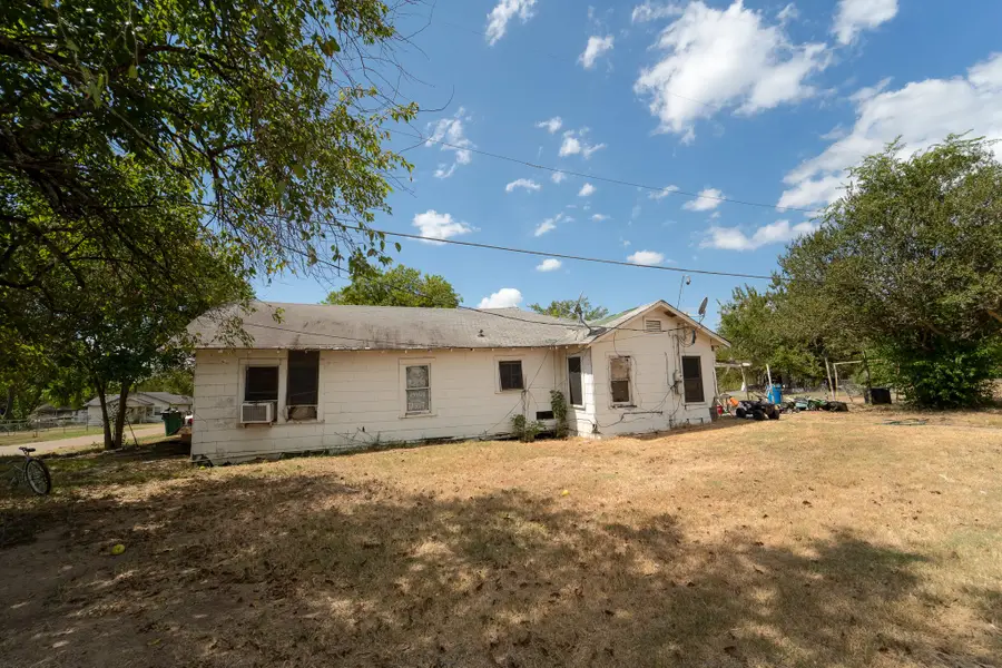 304 Lawrence Street, Talco, TX 75487 - #3