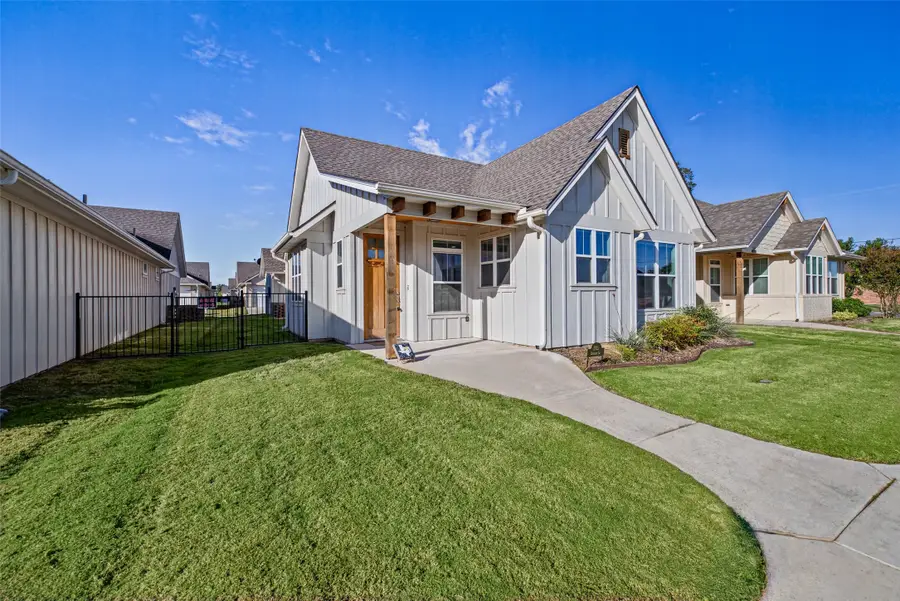 505 Eastpark Lane, Granbury, TX 76049 - #2