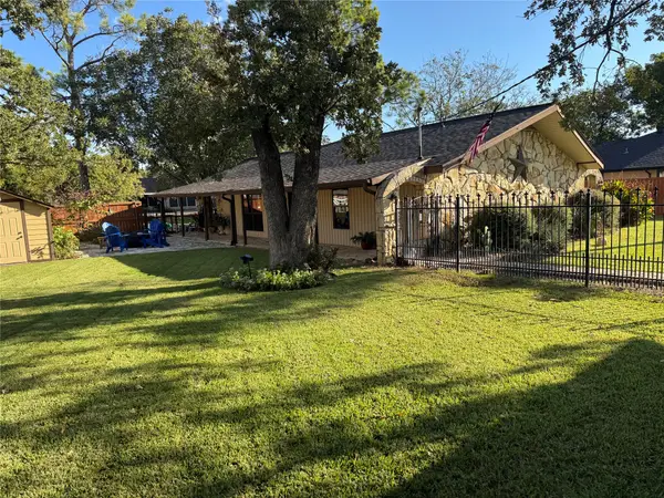 4015 Sioux Court, Granbury, TX 76048