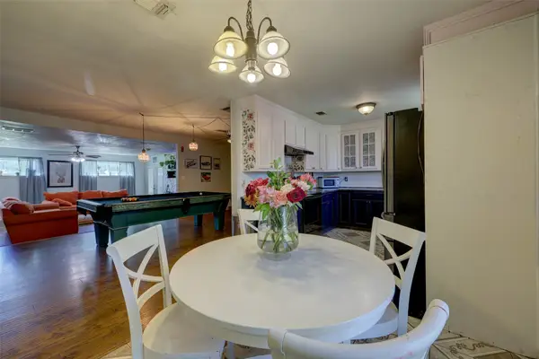 901 Elizabeth Boulevard, Granbury, TX 76048